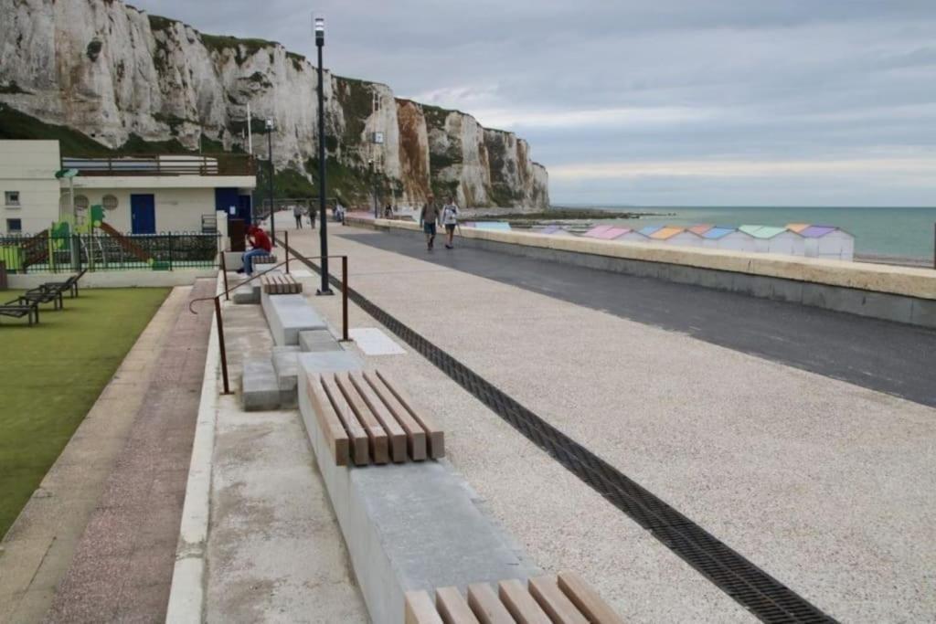 Logement A Deux Pas De La Plage Et Des Commerces Le Tréport Esterno foto
